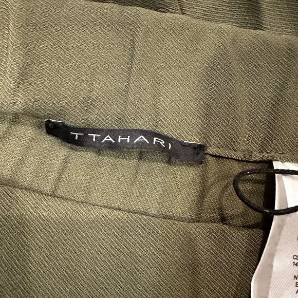 T TAHARI Pleated size Large Skirt - new with tags - Picture 9 of 9